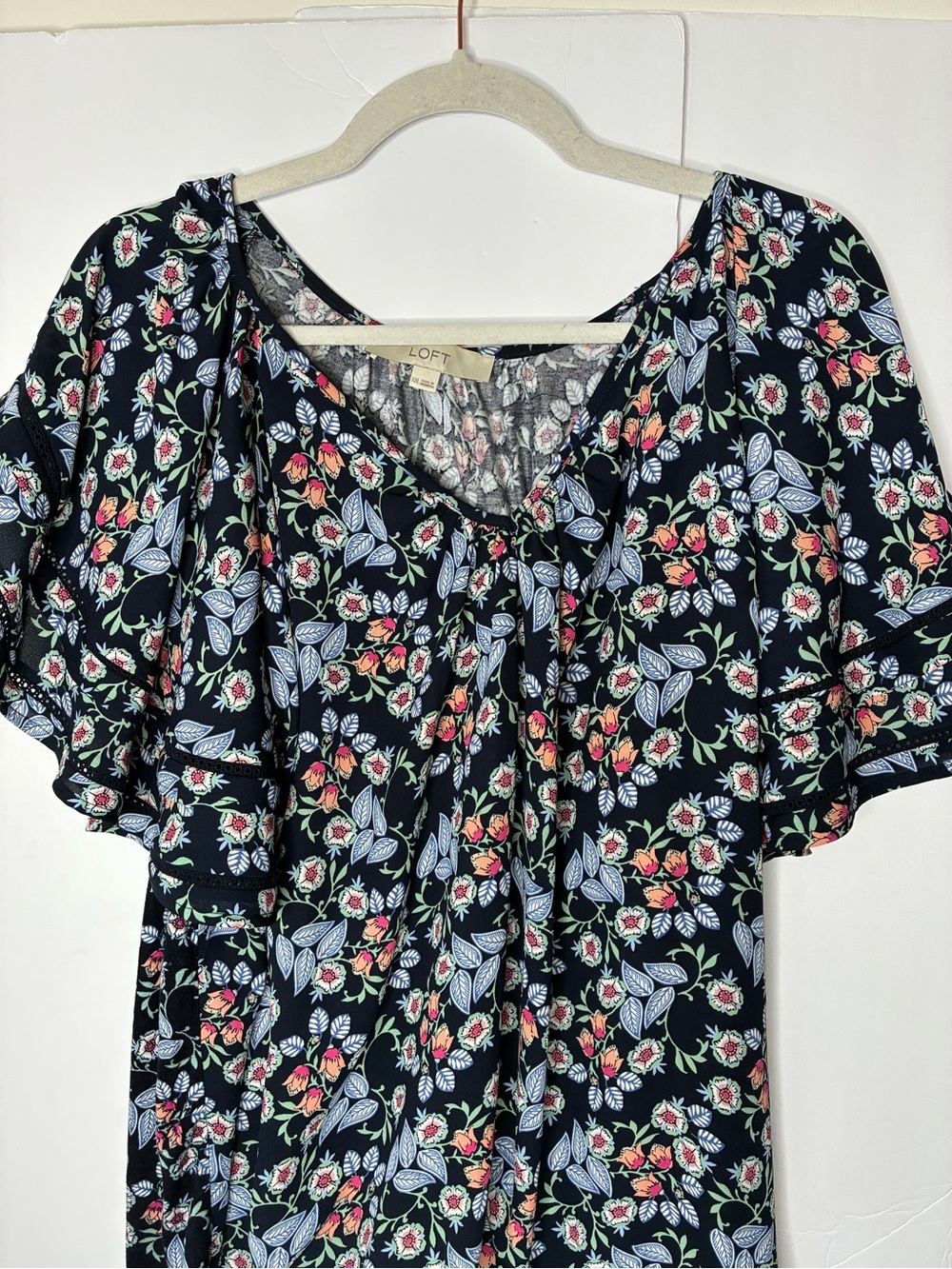 LOFT Navy Floral XXL Flutter-Sleeve Tunic with Pink & Green Accents Blouse.
